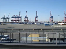 Blick auf das Container-Terminal