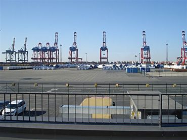 Blick auf das Container-Terminal