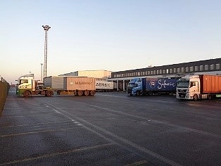 Bild zeigt LKW an der Rampe