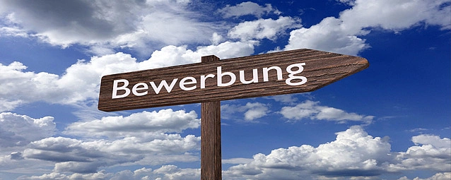 Bild zeigt Schild mit der Aufschrift Bewerbung